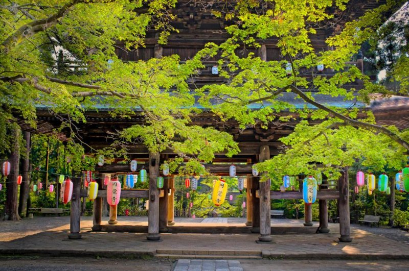 San-mon Gate in summer decoration