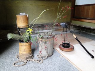 A small ikebana arrangement near the veranda of the garden&#39;s resthouse