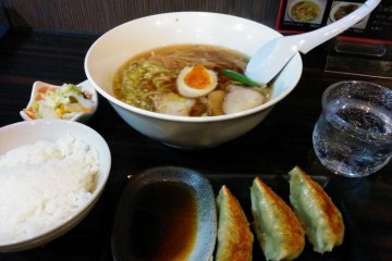 <p>This volume 1, page 10 ramen set is usually 800 yen, but only 500 like everything else with the Sendai Ramen Ticket</p>