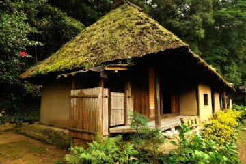 <p>The Manabe House with thatched roof in Kiriyama Area, which is famous for the Heike Legend</p>