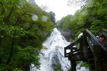 Yudaki Falls and the observation deck.