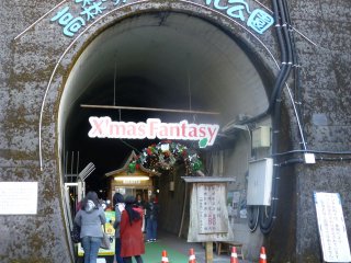 &nbsp;The entrance to the Christmas display is&nbsp;&yen;300