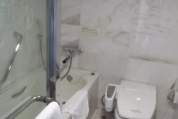 <p>My nice bathroom</p>