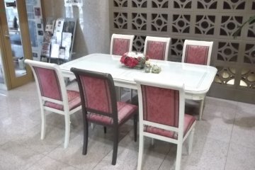<p>A table to sit at in reception</p>