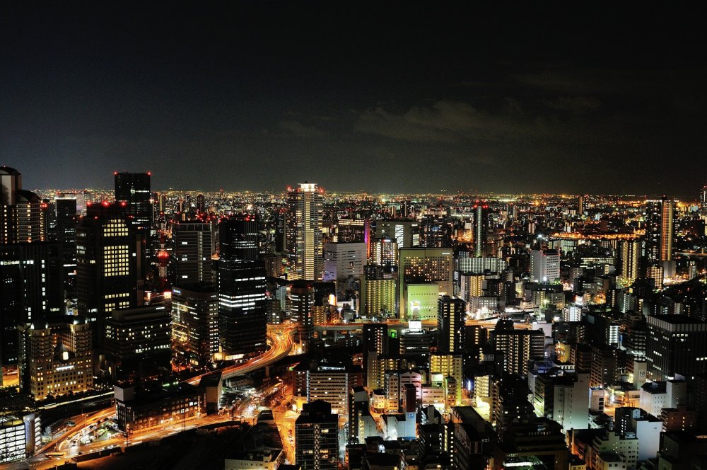Tầng mái của tòa nhà Umeda Sky 40 tầng được tạo thành như một tầng quan sát với tầm nhìn toàn cảnh 360 độ 
