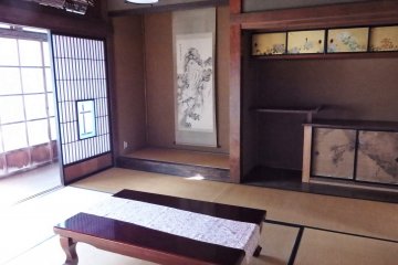 <p>Pay close attention to the screens, doors, ceiling, etc. Everything was handcrafted by shokunin (artisans).</p>