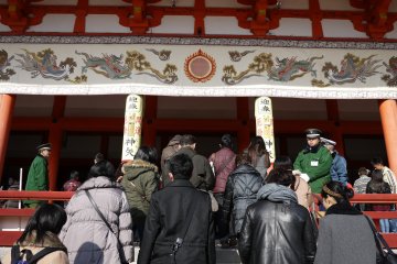 <p>Waiting on the steps of the shrine to pray</p>