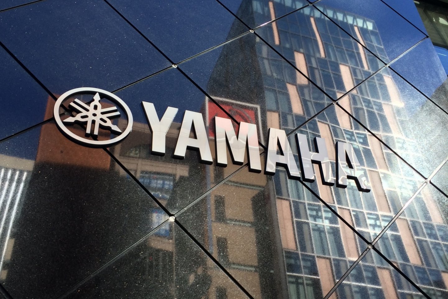 The multimillion-dollar Yamaha Ginza Flagship Store building stands as an testament to the success of the Yamaha brand.