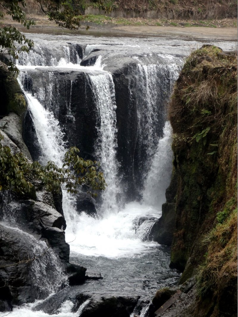 <p>A close-up view of the falls</p>