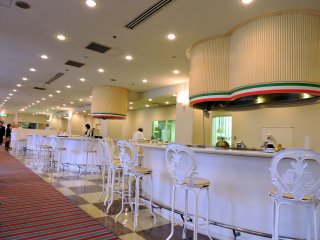 Pemandangan di dalam Kafe Edeweiss di Grand Prince Hotel New Takanawa
