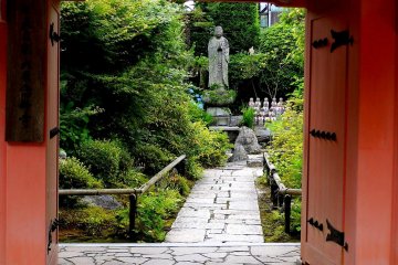 Peeking into a small temple garden