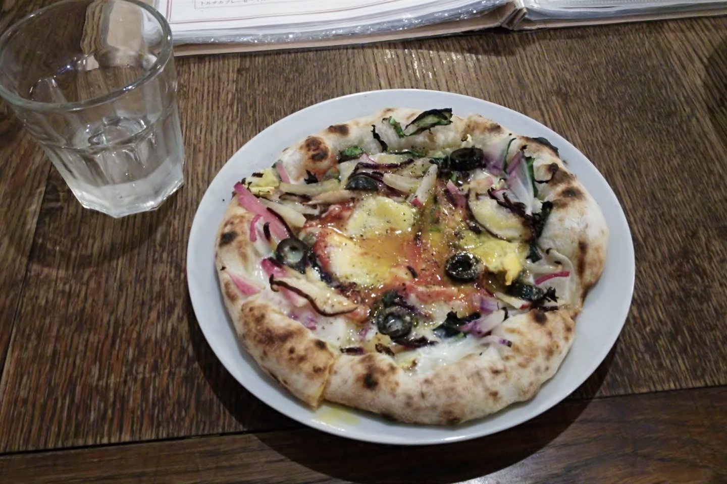 An eat-in exclusive pizza, with 10 seasonal vegetables, capers and rich egg yolk