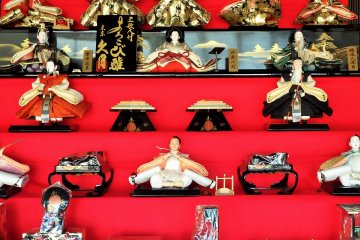 <p>A beautiful example of a traditional hina doll display.</p>