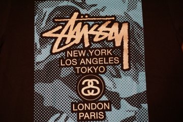 <p>Stussy&nbsp;world tour t-shirt</p>