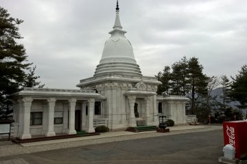 <p>The Sri Lankan pagoda</p>