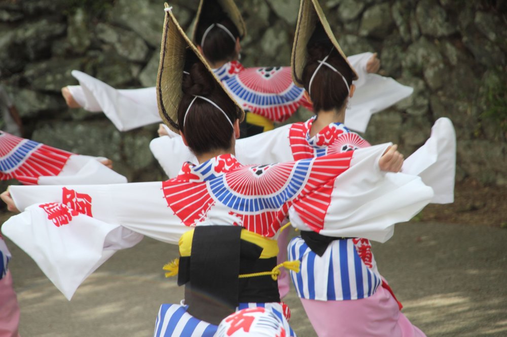 Yakko style, a unique dance style of Aho Ren