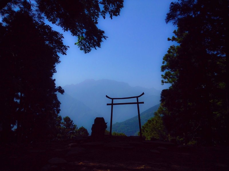 <p>The peaks of Mt. Ishizuchi from Hoshi-ga-mori</p>