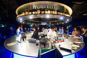 360˚ island counter with customisable LED lighting