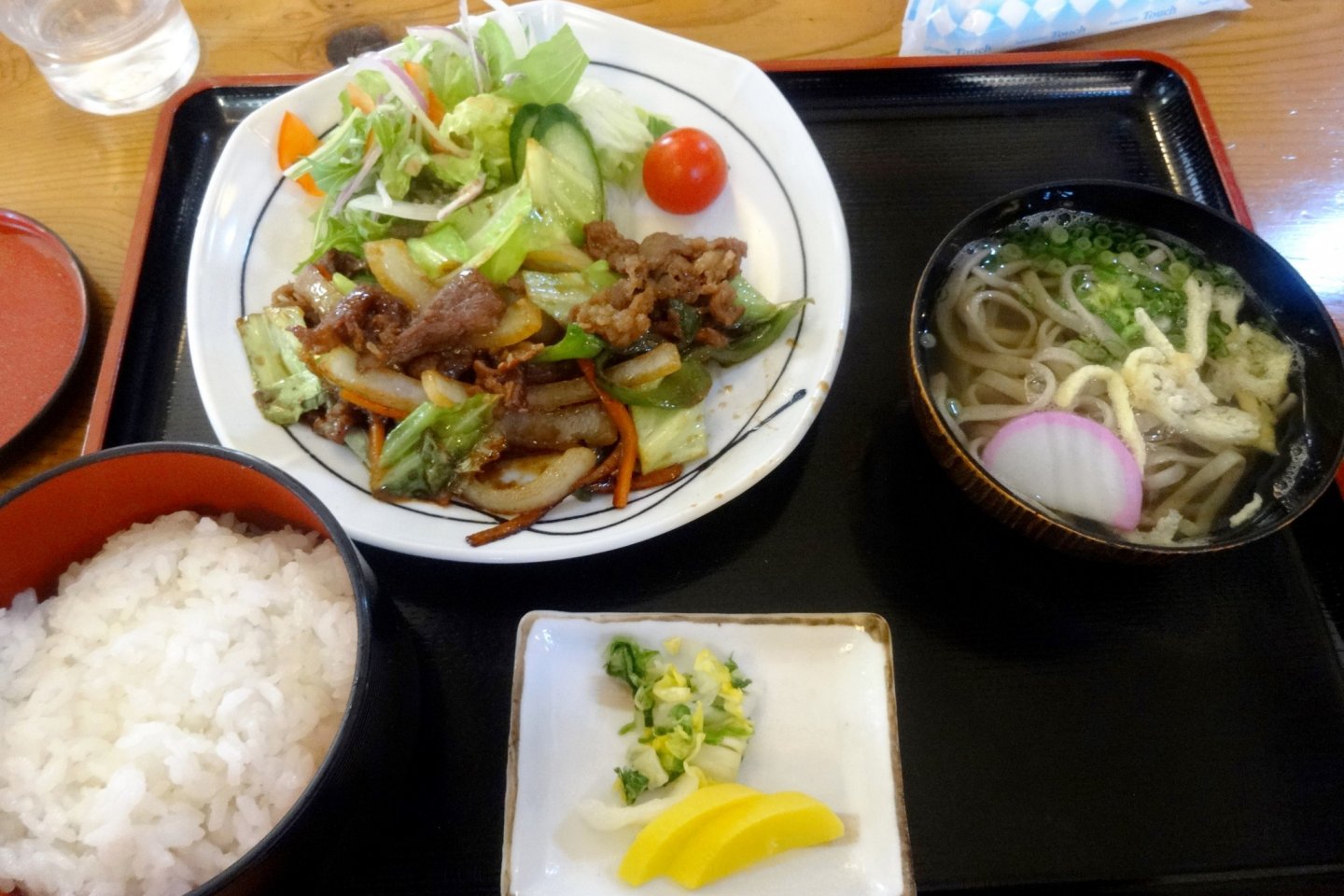 A set lunch of yakiniku style beef and Iya soba