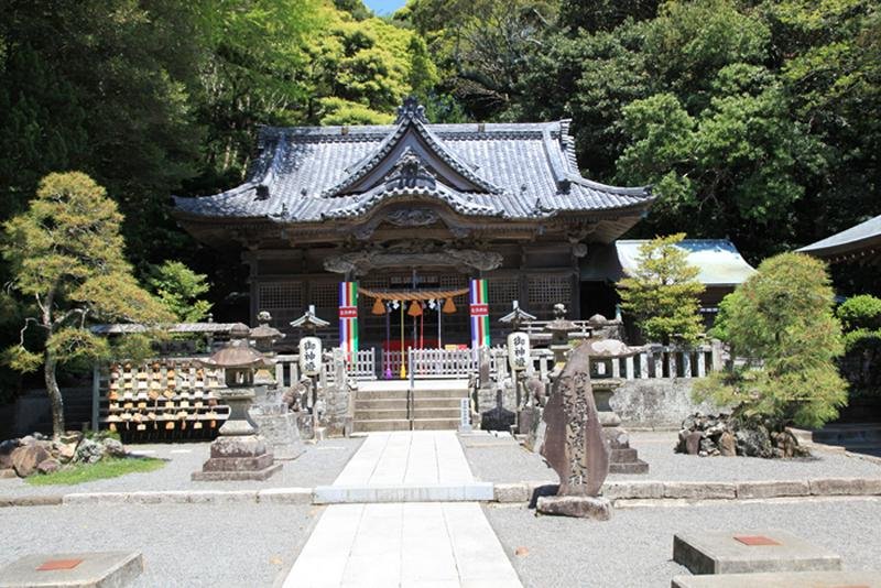Shirohama shrine, a peaceful and beautiful location with stunning surroundings