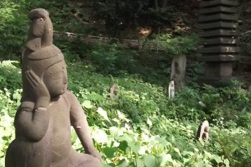 <p>There are plenty of little statues dotted around the paths and slopes</p>