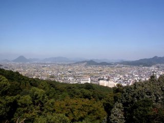 The view from the top of the mountain is great, allowing you to look out over Kagawa.
