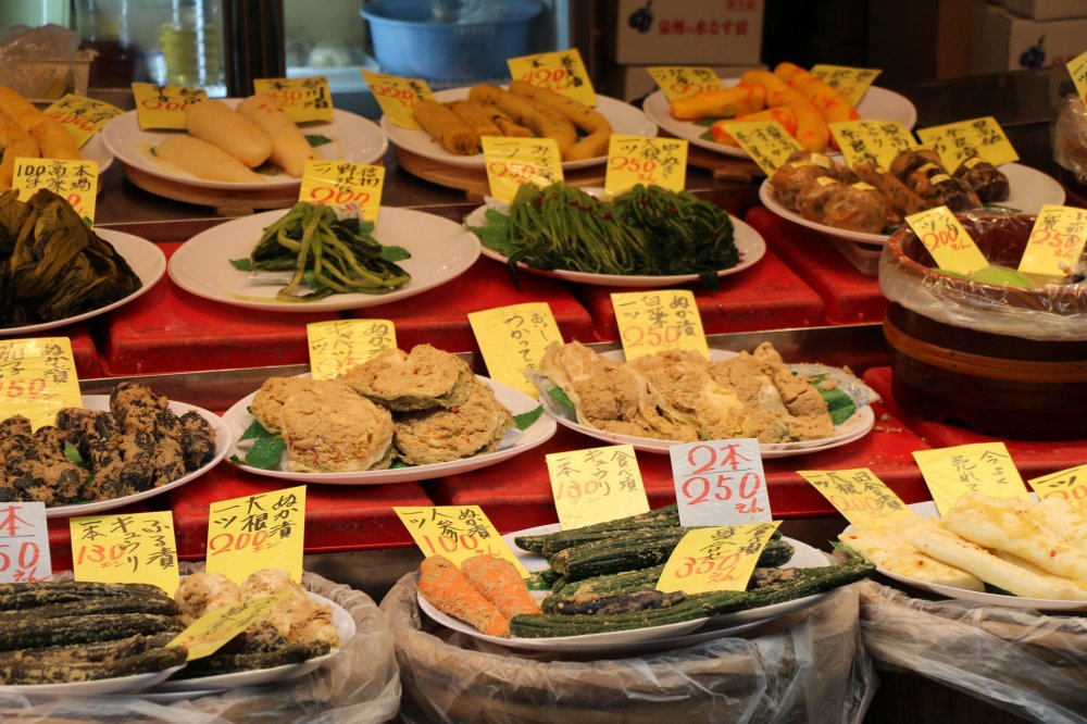 On y trouve plusieurs produits locaux, faisant partie des ingr&eacute;dients classiques de la cuisine traditionnelle japonaise, comme les l&eacute;gumes en saumure