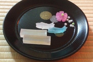 <p>Colorful sweets for the thin tea</p>