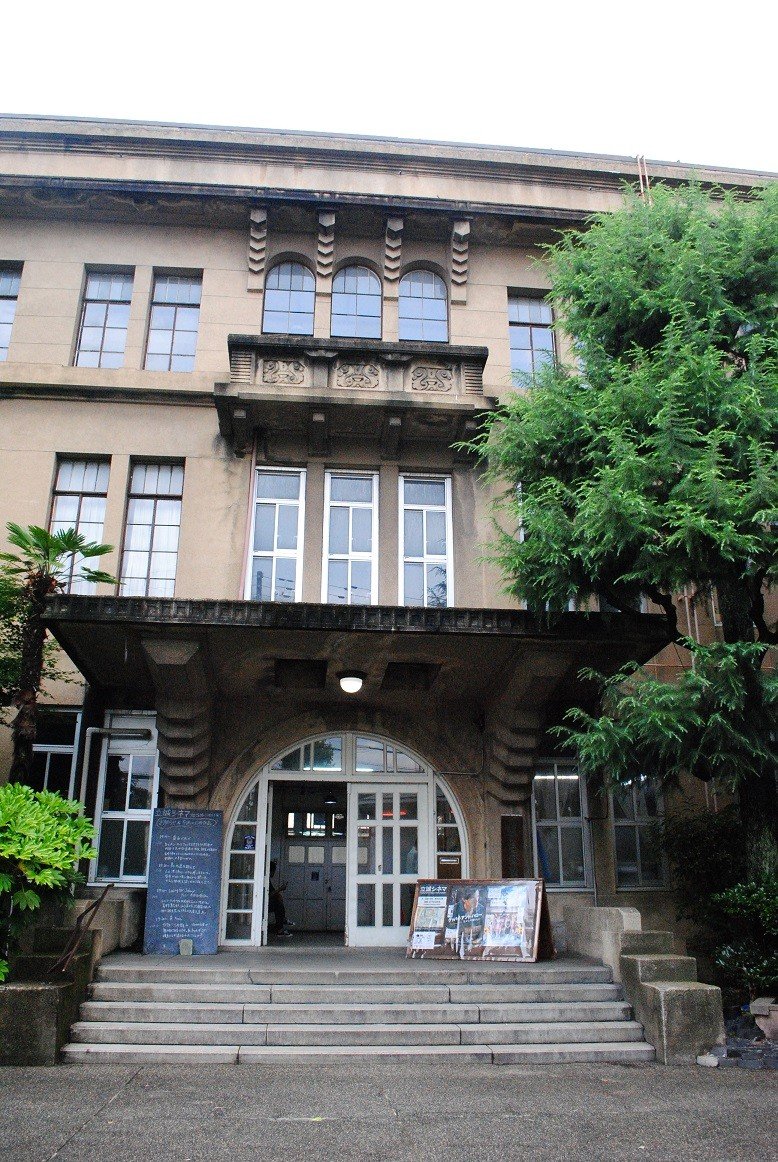 <p>Rissei Cinema is housed in an old school with a beautiful entrance</p>