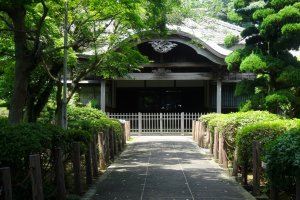 A quiet subtemple in the Honmyo-ji complex