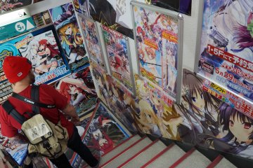<p>A small glimpse of the corridors in-between stores. Wow!</p>