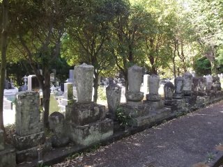 The cemetery above the temple