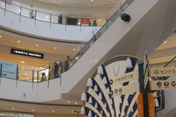 <p>The South Court greets enthusiastic shoppers from Kamoi Station</p>