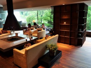 The lounge, complete with fireplace and comfy sofas, is a really nice place to relax and/or meet other guests.