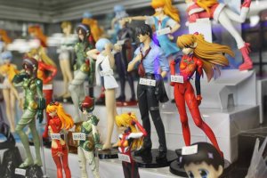 Mandarake di Nakano memiliki jajaran figur (patung), manga (komik) dan sci-fi klasik yang menakjubkan