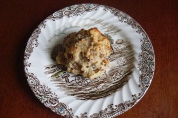 <p>You can buy scones like this to take away. It looks like a cookie, but tastes like cake.</p>