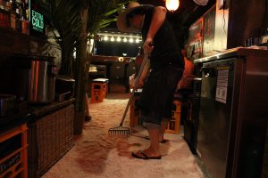 Preparing the sand for the customers