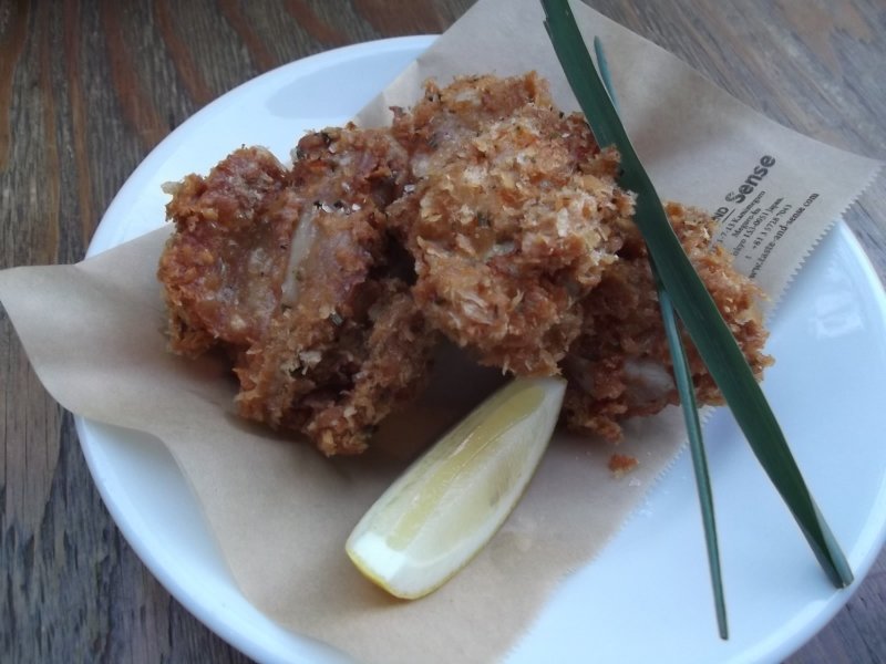 <p>Deep-fried chicken with lemongrass</p>