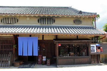 <p>Kotodama Cafe&#39;s entrance</p>