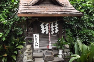 One of the small side shrines