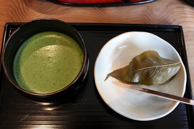 <p>Matcha tea with the most popular Japanese sweet - Sakura mochi (a rice cake stuffed with bean paste and wrapped in a leaf)</p>