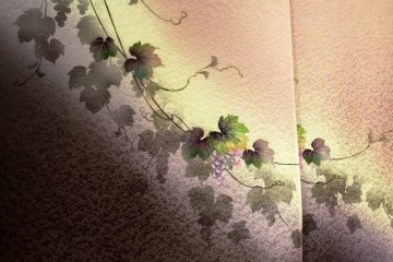 <p>Отличная осенняя ткань для кимоно с гроздьями винограда</p>