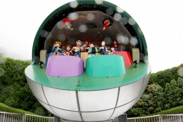 <p>Greeting you at the entrance of the outdoor park is a bunch of automated figurines playing music in what looks like a metallic globe.&nbsp;</p>