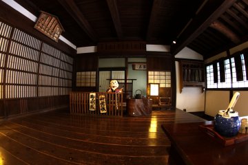 <p>You can look inside many of the houses in the village. They are usually arranged and furnished in the Edo period.</p>