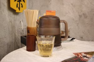 Чайник с холодным жасминовым чаем