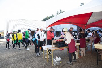 <p>Food stands at the starting/staging area</p>