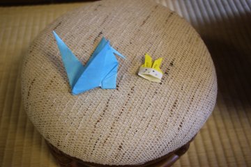 <p>Журавлик и зайчик оригами</p>