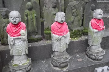 Statues and carvings of Yanaka