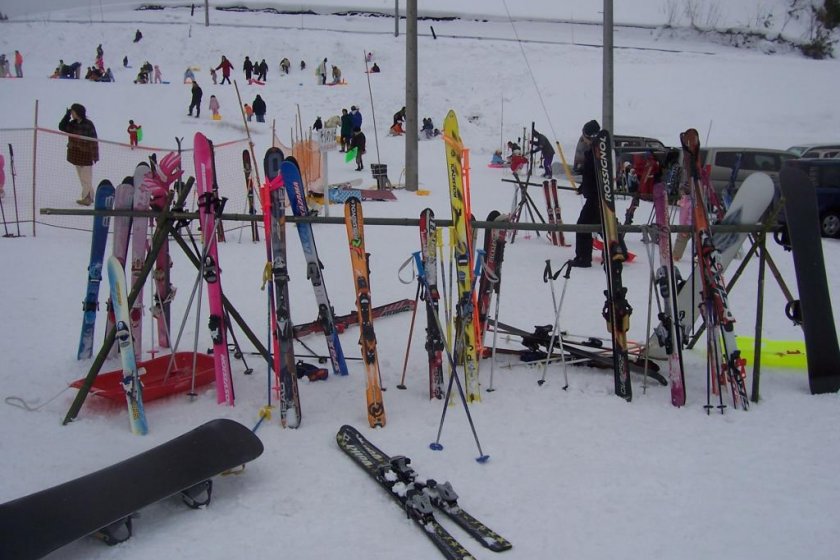 Plenty of skiis...