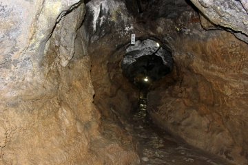 <p>Between the second and third chamber of the Fudokutsu Cave &nbsp;</p>